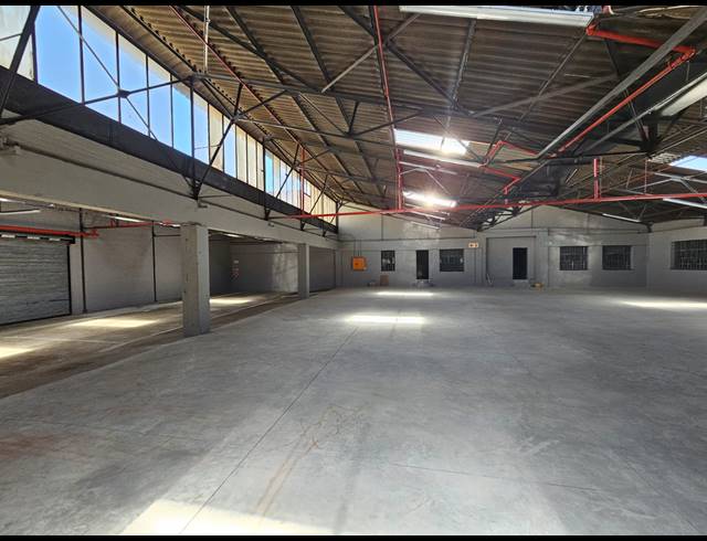 742M² WAREHOUSE TO LET IN BENROSE